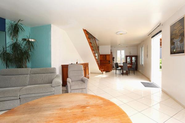 Vaste propriété au calme d'une impasse sur une parcelle de terrain de 570 m²