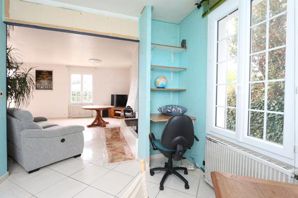 Vaste propriété au calme d'une impasse sur une parcelle de terrain de 570 m²