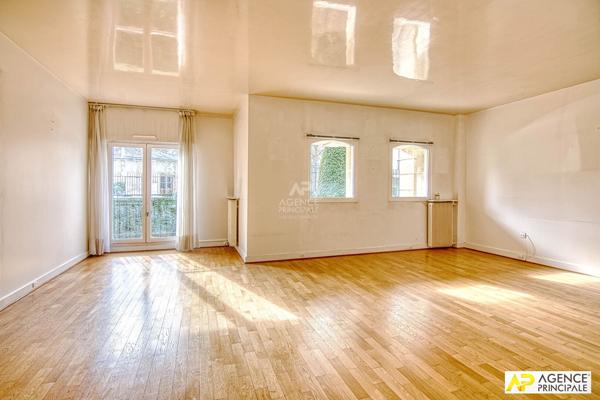 Versailles Ermitage Appartement traversant 5 pèces 127 m² avec terrasse , 4 caves et 2 places de parking en sous-sol 830 000 € **  - Référence  28118