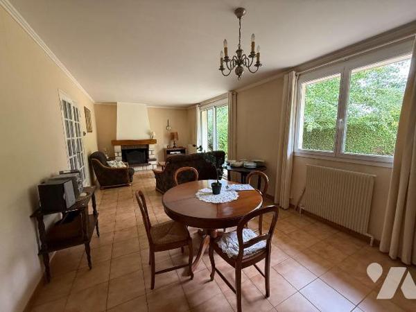 Maison indépendante à vendre - Proximité Mesnil-Esnard
Maison édifiée sur une parcelle de 516 ...