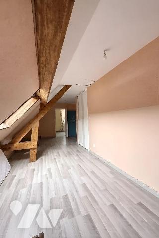 Maison indépendante à vendre - Proximité Mesnil-Esnard
Maison édifiée sur une parcelle de 516 ...