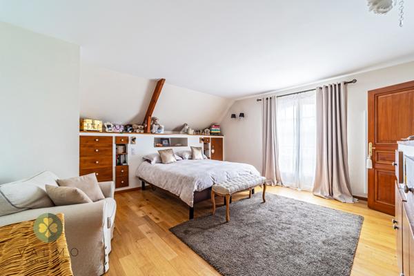 Maison 8 pièce(s) 5 chambre(s) 266 m²