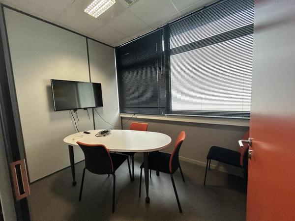 Fragnes en façade d'autoroute - Bureaux 484 m² à louer