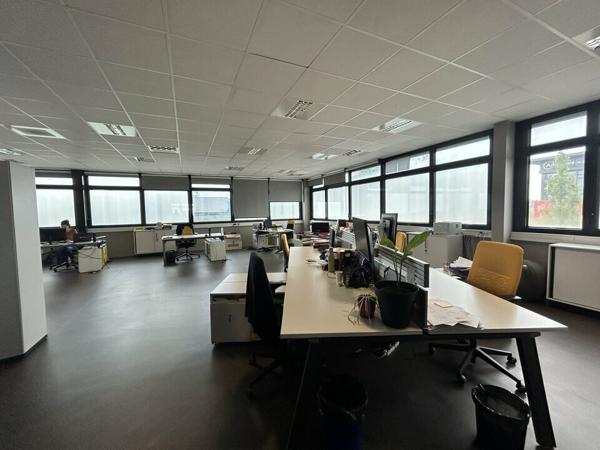 Fragnes en façade d'autoroute - Bureaux 484 m² à louer