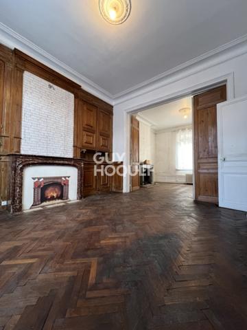 BAS RUE SAINT FUSCIEN - MAISON D'ENVIRON 321M² AYANT CONSERVÉ LE CHARME DE L'ANCIEN AVEC COUR