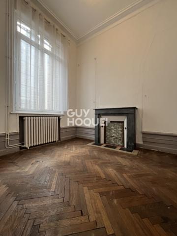 BAS RUE SAINT FUSCIEN - MAISON D'ENVIRON 321M² AYANT CONSERVÉ LE CHARME DE L'ANCIEN AVEC COUR