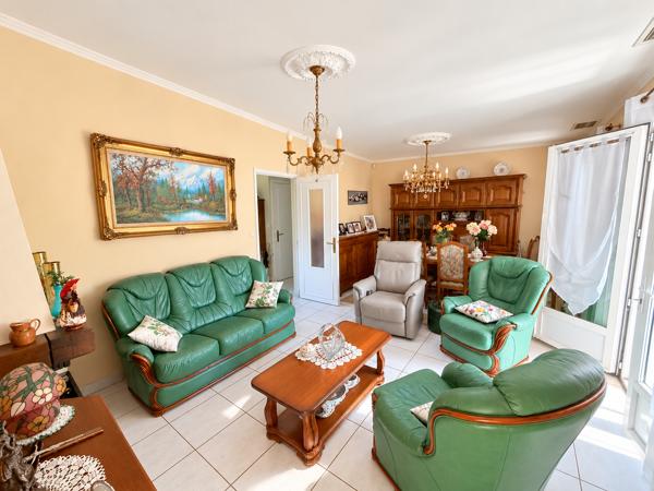 Maison
         6 pièces
        - 143 m² 390 000 € *