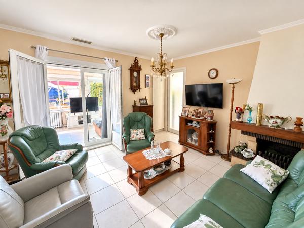 Maison
         6 pièces
        - 143 m² 390 000 € *