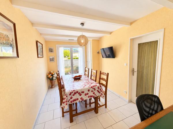 Maison
         6 pièces
        - 143 m² 390 000 € *