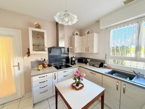 Maison
         6 pièces
        - 143 m² 390 000 € *