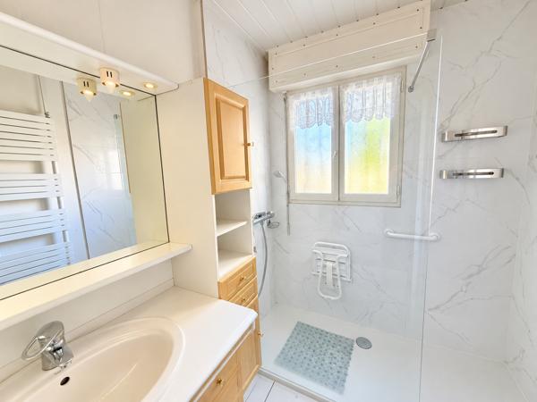 Maison
         6 pièces
        - 143 m² 390 000 € *