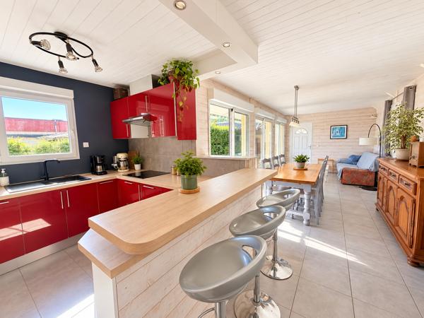 Maison
         6 pièces
        - 143 m² 390 000 € *