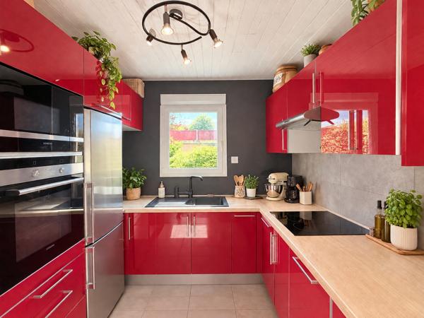 Maison
         6 pièces
        - 143 m² 390 000 € *
