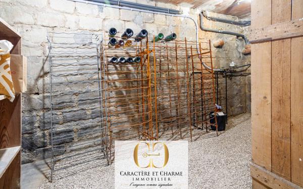 Le Vésinet (78110) Le Vésinet. Propriété typique restaurée avec extension. 265 m2 habitables - studio - salle de sport.