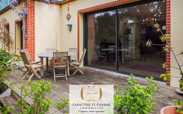 Le Vésinet (78110) Le Vésinet. Propriété typique restaurée avec extension. 265 m2 habitables - studio - salle de sport.