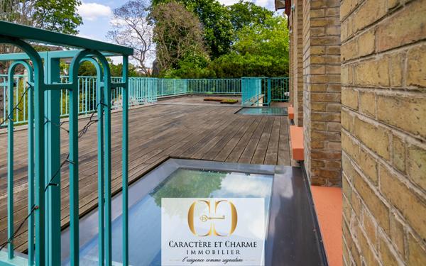 Le Vésinet (78110) Le Vésinet. Propriété typique restaurée avec extension. 265 m2 habitables - studio - salle de sport.