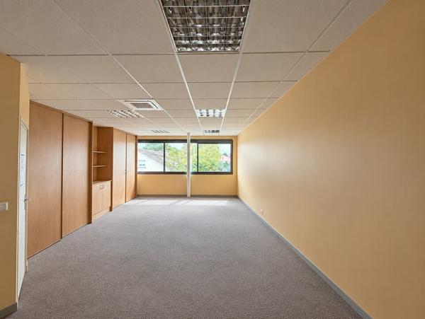 PLATEAU DE BUREAUX EN TRES BON ETAT À LOUER 236M² – POITIERS SUD – AVENUE DU 8 MAI 1945