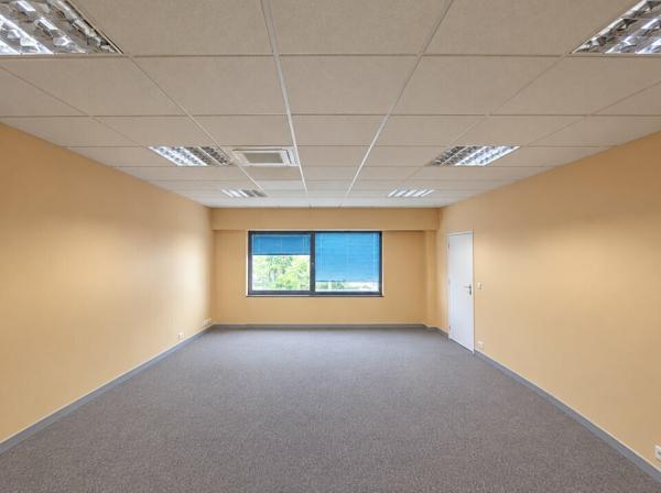 PLATEAU DE BUREAUX EN TRES BON ETAT À LOUER 236M² – POITIERS SUD – AVENUE DU 8 MAI 1945