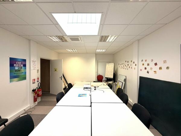 PLATEAU DE BUREAUX EN TRES BON ETAT À LOUER 236M² – POITIERS SUD – AVENUE DU 8 MAI 1945