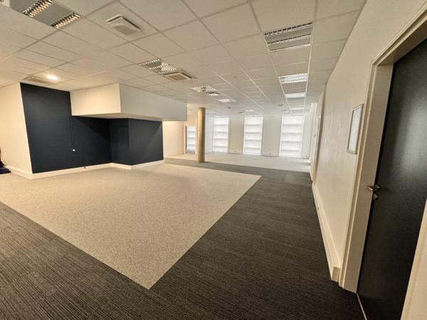 TOURS SUD QUARTIER LES 2 LIONS BUREAUX A LOUER DE 229 M² EN RDC ET 4 PARKINGS