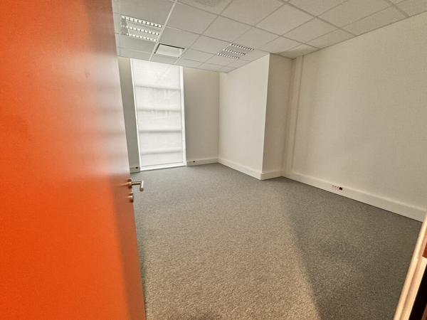 TOURS SUD QUARTIER LES 2 LIONS BUREAUX A LOUER DE 229 M² EN RDC ET 4 PARKINGS