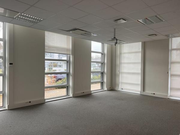TOURS SUD QUARTIER LES 2 LIONS BUREAUX A LOUER DE 229 M² EN RDC ET 4 PARKINGS