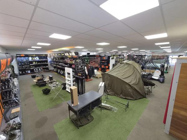 FOUGERES MURS COMMERCIAUX DE 540 M2 LOUES 2120 EUROS PAR MOIS0