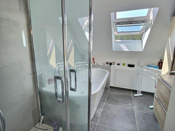 Superbe duplex 2 CHAMBRES , terrasse , garage et cave avec vue golf - 73.44 m2