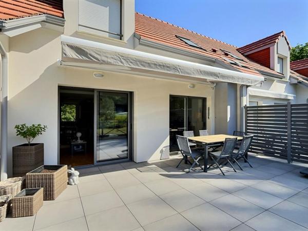Superbe duplex 2 CHAMBRES , terrasse , garage et cave avec vue golf - 73.44 m2