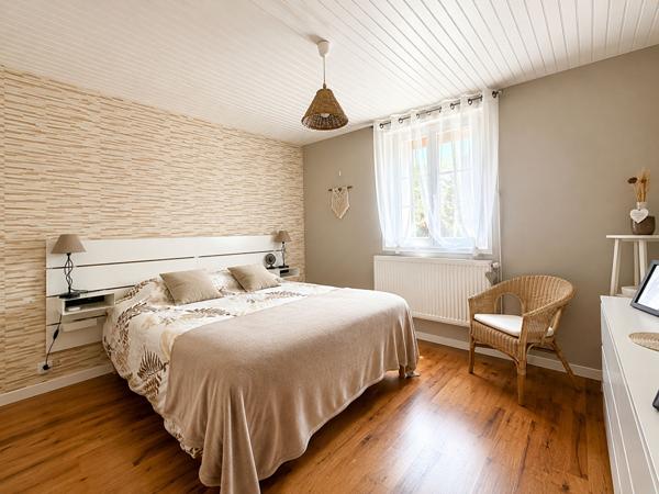 Ancien corps de ferme rénové de plus de 200 m² habitables avec grange