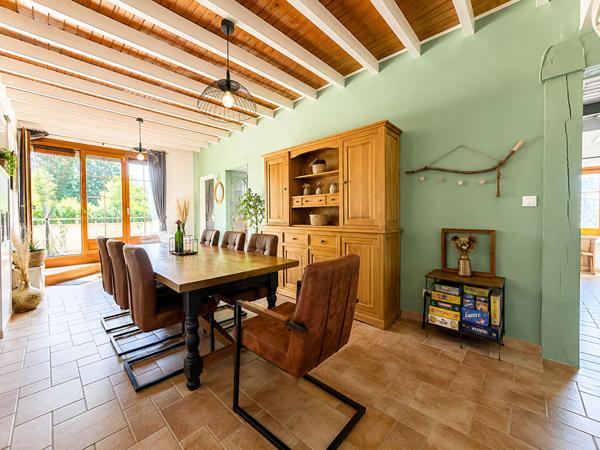 Ancien corps de ferme rénové de plus de 200 m² habitables avec grange