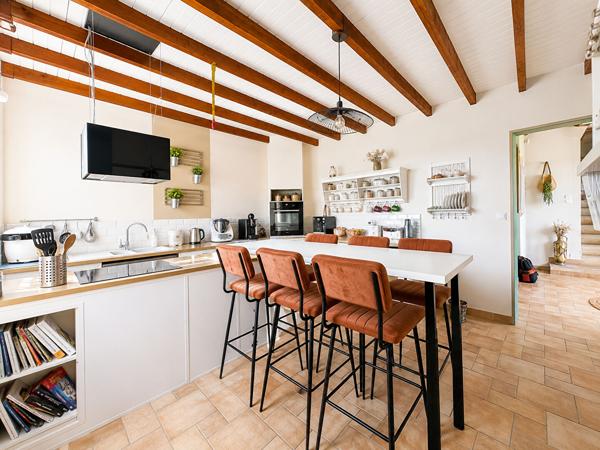 Ancien corps de ferme rénové de plus de 200 m² habitables avec grange