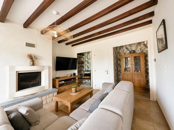 Ancien corps de ferme rénové de plus de 200 m² habitables avec grange