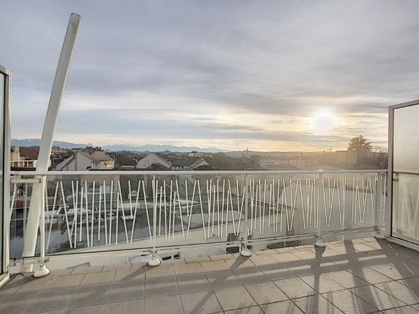 PAU CENTRE VILLE APPARTEMENT T4 EN DERNIER ETAGE AVEC TERRASSE ET 2 PLACES DE PARKING