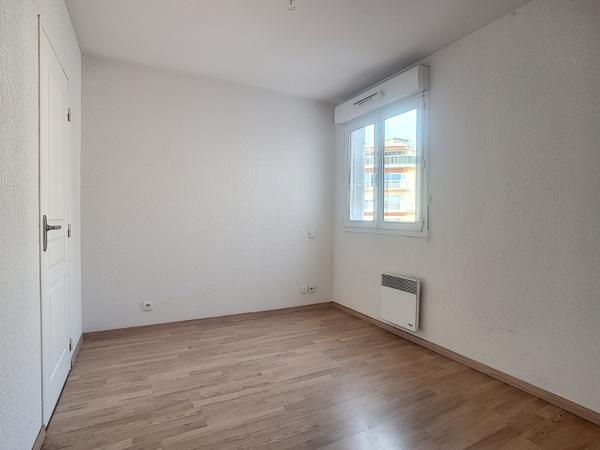 PAU CENTRE VILLE APPARTEMENT T4 EN DERNIER ETAGE AVEC TERRASSE ET 2 PLACES DE PARKING