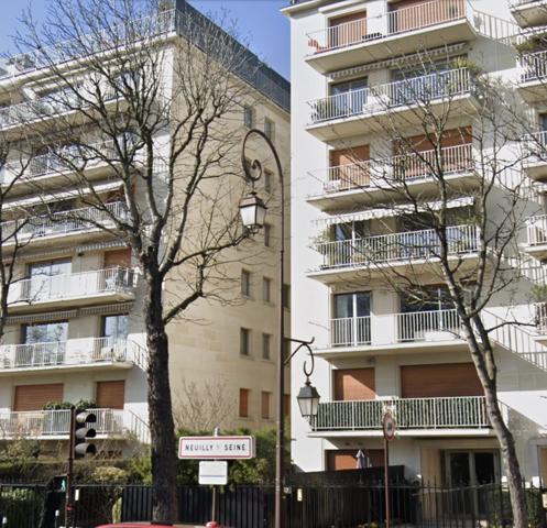 Neuilly Saint-James – 85 m² traversants avec 2 balcons, box et cave