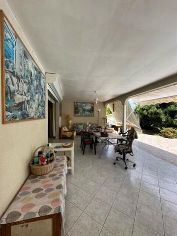 A VENDRE PROCHE JARRY DANS RESIDENCE PRIVEE CALME VILLA T4 AVEC PISCINE SUR 1120 M² DE TERRAIN .