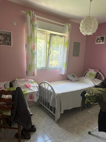 A VENDRE PROCHE JARRY DANS RESIDENCE PRIVEE CALME VILLA T4 AVEC PISCINE SUR 1120 M² DE TERRAIN .