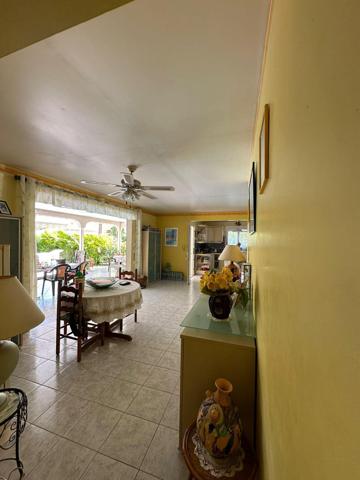 A VENDRE PROCHE JARRY DANS RESIDENCE PRIVEE CALME VILLA T4 AVEC PISCINE SUR 1120 M² DE TERRAIN .