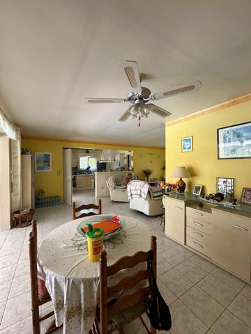 A VENDRE PROCHE JARRY DANS RESIDENCE PRIVEE CALME VILLA T4 AVEC PISCINE SUR 1120 M² DE TERRAIN .