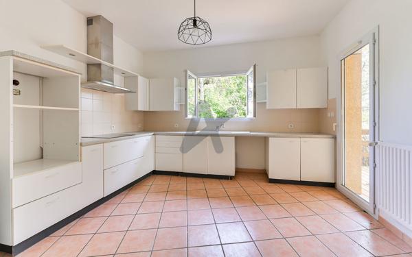 SAINT-CYR-AU-MONT-D’OR — MAISON FAMILIALE — 145 M² — TERRAIN 1 165 M² — PISCINABLE