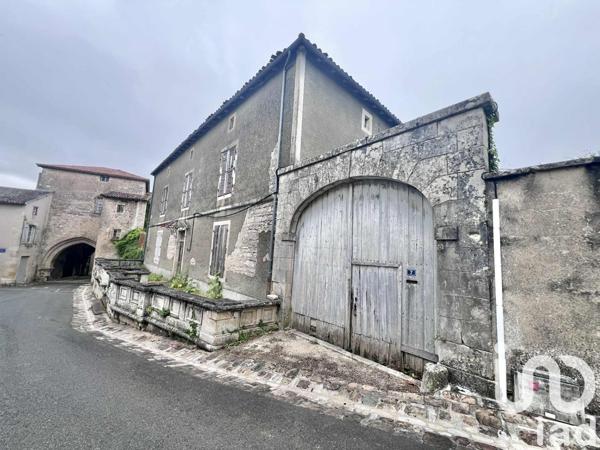 Demeure 7 pièces de 215 m² à Charroux (86250)