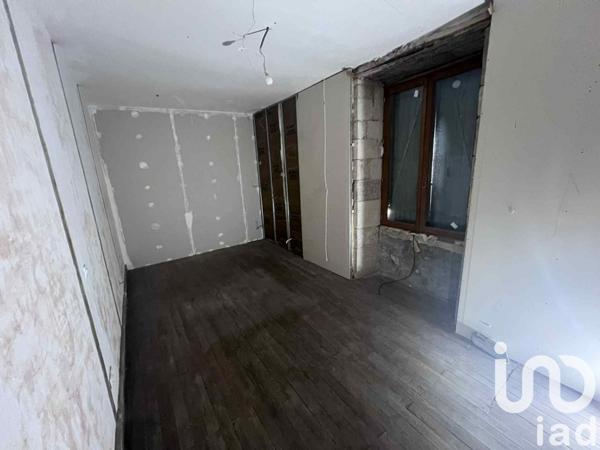 Demeure 7 pièces de 215 m² à Charroux (86250)