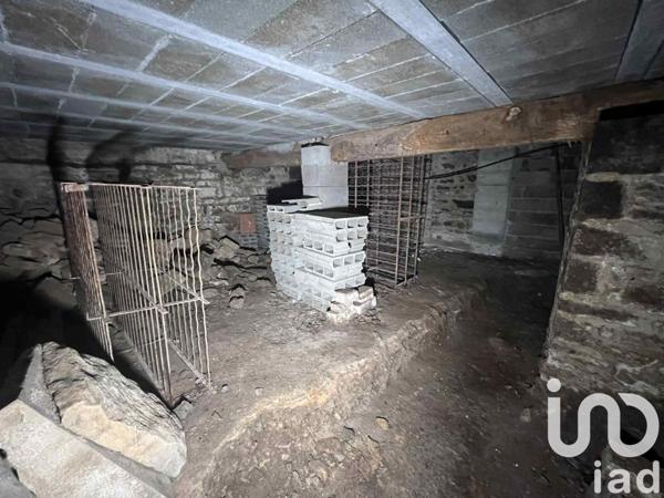 Demeure 7 pièces de 215 m² à Charroux (86250)