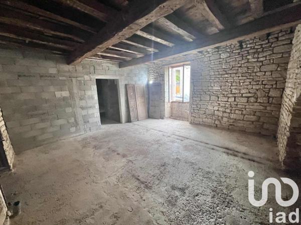 Demeure 7 pièces de 215 m² à Charroux (86250)