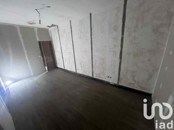 Demeure 7 pièces de 215 m² à Charroux (86250)