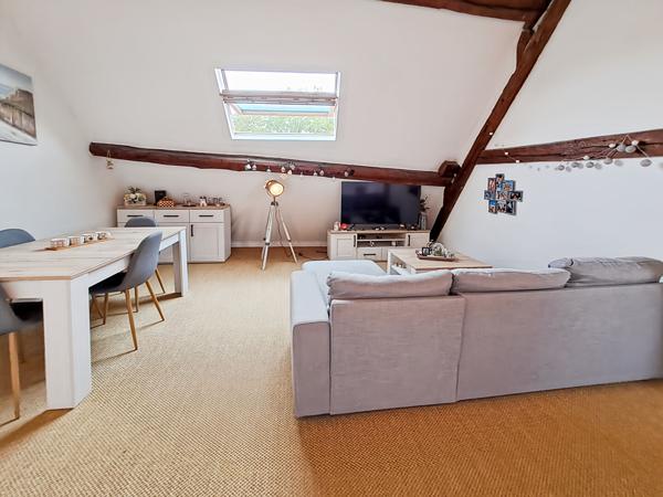 ARPAJON - Grande Rue - COUP DE COEUR - Appartement T2 de charme en dernier étage