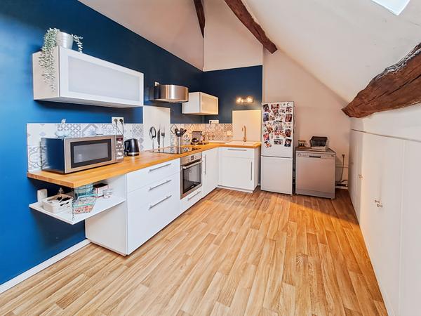 ARPAJON - Grande Rue - COUP DE COEUR - Appartement T2 de charme en dernier étage