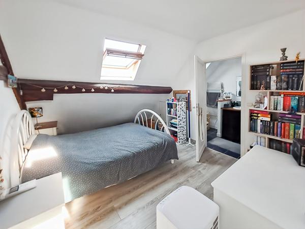 ARPAJON - Grande Rue - COUP DE COEUR - Appartement T2 de charme en dernier étage