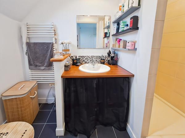 ARPAJON - Grande Rue - COUP DE COEUR - Appartement T2 de charme en dernier étage